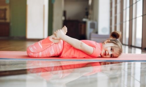Чем детская йога отличается от танцев и спорта?